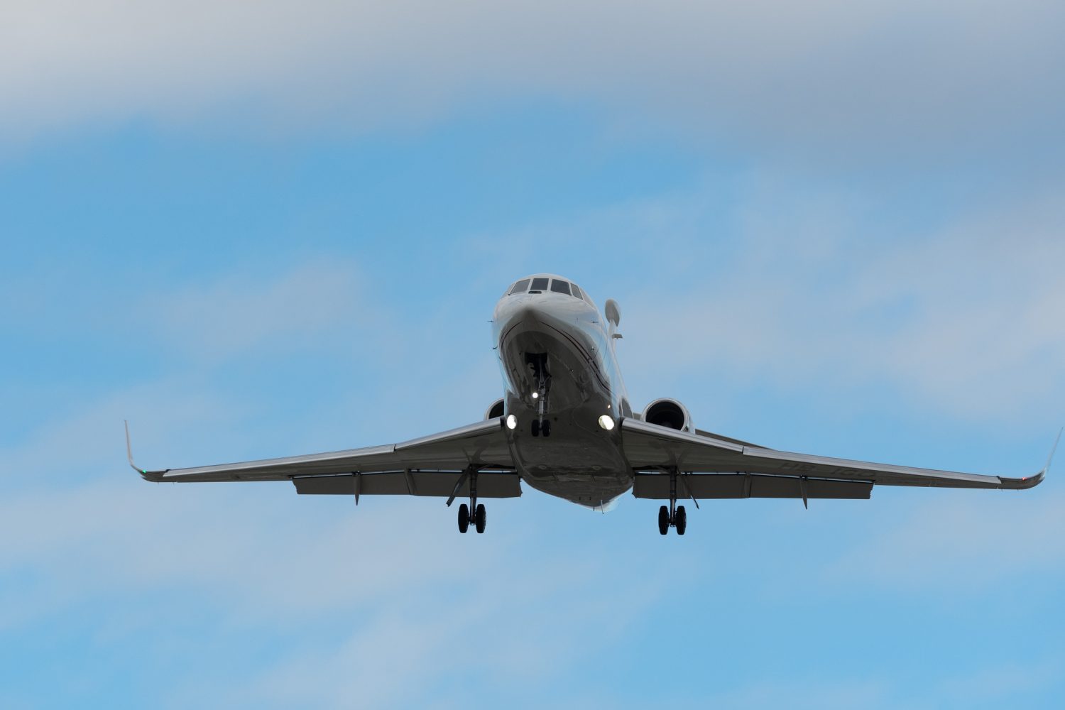 De la cartierele din Pipera și fabricile de conserve la avioane private de lux. Cine sunt antreprenorii care investesc în aviația de business din România